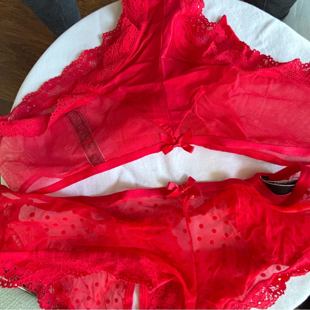 Victoria's Secret Red Lace Bra Set - Picture 7 of 10